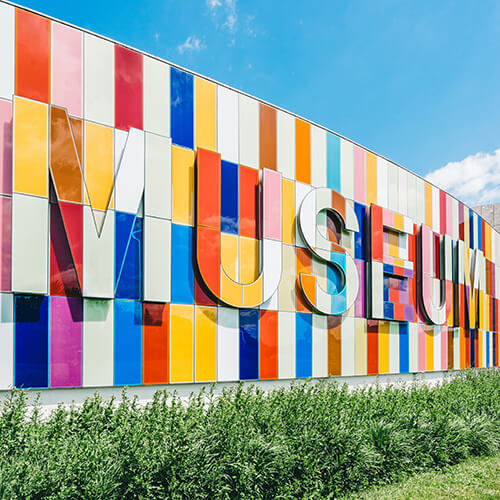 museum-joi-article3 Museum colorful sign